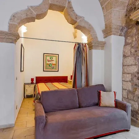 Casa Cairoli *